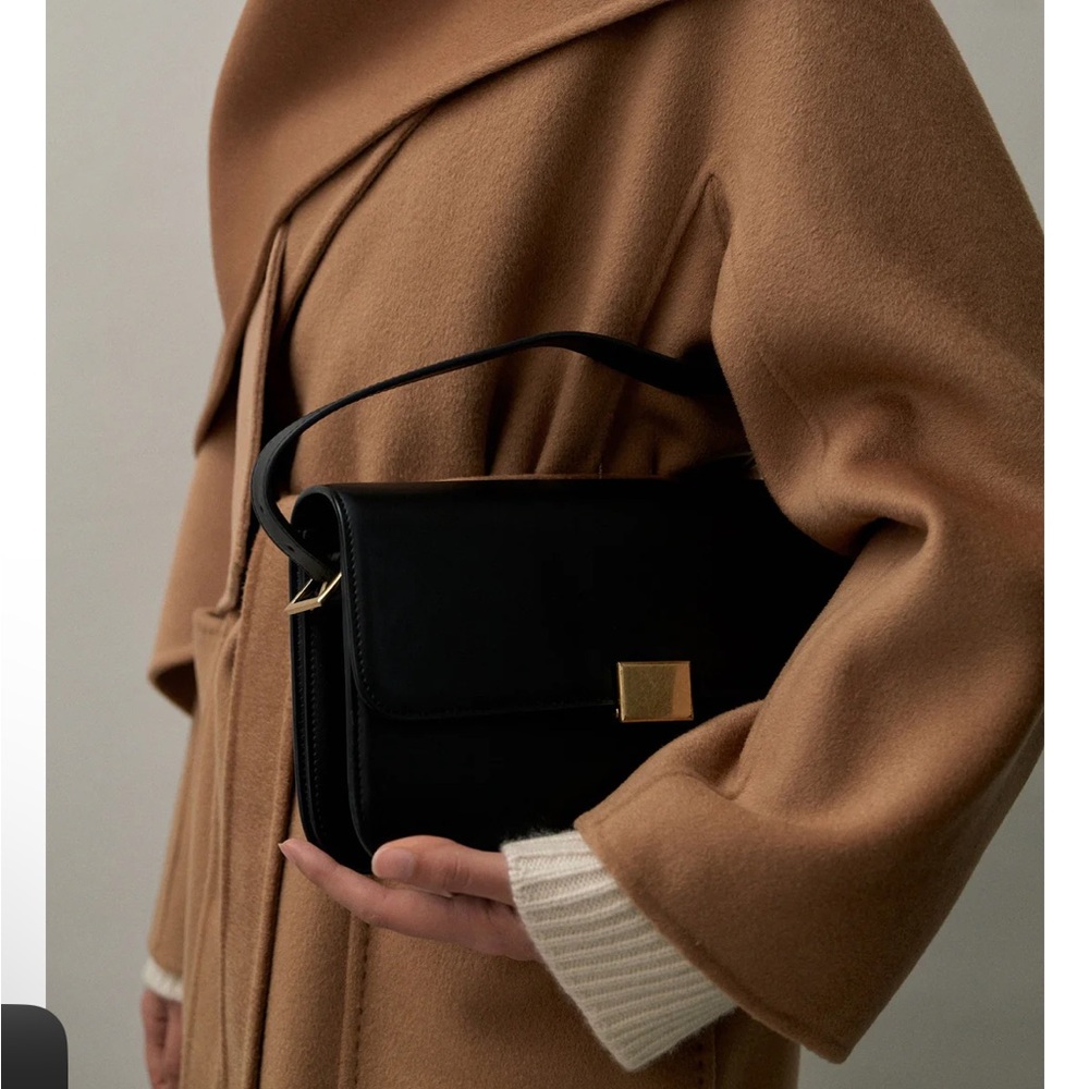 The Curated Classic Shoulder Bag-Black Smooth Leather